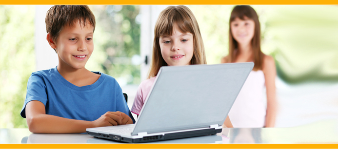 KidsCoach: Kinder unbeschwert an einem Laptop